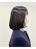 フェミニンな前上がりボブ