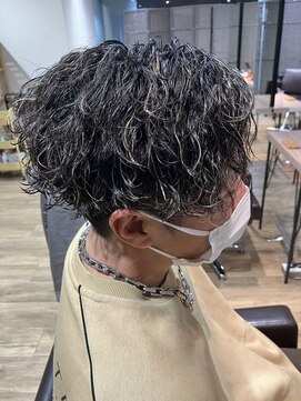 エヌプラス(N+) 刈り上げセンターパートサーフカールブルーブラッフェザーパーマ