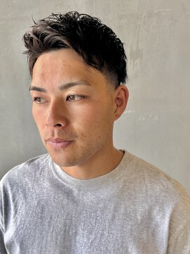 フランクスバーバーリザーブ 人形町店(FRANK’S BARBER RESERVE) アップバングフェードスタイル y