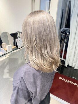 テトラ バイ ネオリーブ 横浜西口店(tetra by neolive) ＊ホワイトグレージュ＊