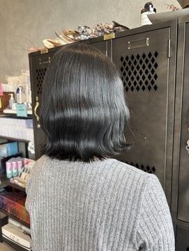 アチーブリス(achieve Liss) 艶髪ブルーブラック髪質改善×大人可愛いくびれ外ハネボブ