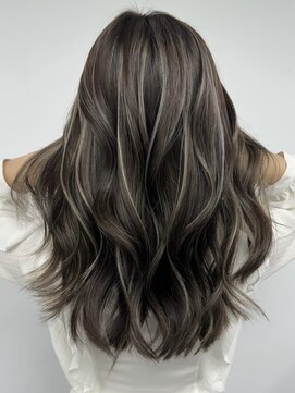 キング 梅田(K!ng) ハイライトカラーミルクティーベージュレイヤーカット