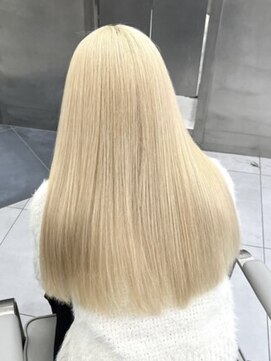 リトバイトゥルークリエイション 大宮(Re:to by True Creation) 【ケアブリーチ】ホワイトミルクティーベージュ×艶ストレート