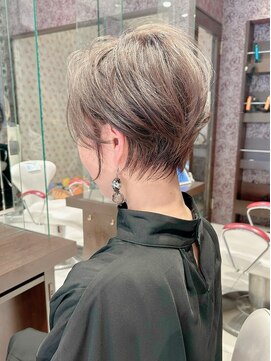アース 栄店(HAIR&MAKE EARTH) earthショートレイヤーボブミルクティー丸みショートボブ