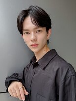 トルネード(TORNADO)&nbsp;メンズショートセンターパート暗髪ヘアフェザーパーマK20251211