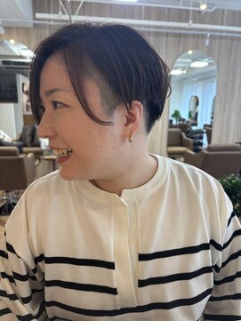 ラナ(LANA) 大人女性アシメスタイル刈り上げ×ショート