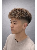 ワンワンオー バーバーショップ 長浜店(@110 BARBER SHOP)&nbsp;【ハイトーン×スペインカール】エッジの効いた外国人風スタイル