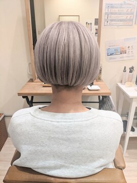 ベル 東十条(Belu) 憧れのホワイトカラー♪ツーブロ攻めボブの中のボブ