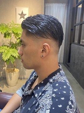 サーパス(Surpass) 【Surpass 立川】黒髪のクールなフェードカット