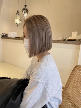 エリス キョウバシ(Eliss) ミルクティーグレージュ×前下がりボブ