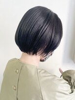 ヒビヲ(HIBIO) 大人ショートボブカット切りっぱなしボブタッセルボブ横浜西口