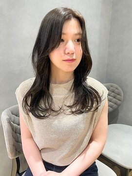 ジルバイジアン(JILL by GIEN) 艶髪◇大人かわいいセンターパートスタイル@sarina