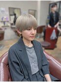 マッシュショート メンズライク 刈り上げ ホワイトブロンド