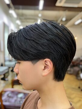 レボルトヘアー(R EVOLUT hair) 刈り上げない毛流れセンターパートニュアンスパーマ眉毛柏