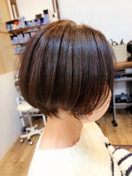 ヘアーズビースリー ポートサイド 横浜駅近*大人くびれショート