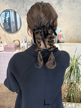 メク(meku) 編みおろしツインアレンジ＊関内/桜木町