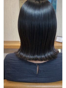 ヴィサージュクルー(VISAGE crew) 補修と保湿効果のトリートメントで艶々な外ハネデザイン！