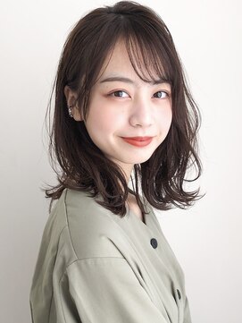 リヤン 表参道(lyann) シースルーバングワンカールサイドバングピンクベージュ艶感