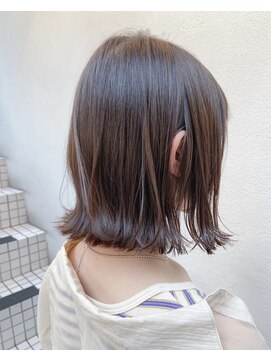 モルニ(MORNI) ダークカラー_マロンベージュ Aラインボブ かきあげ