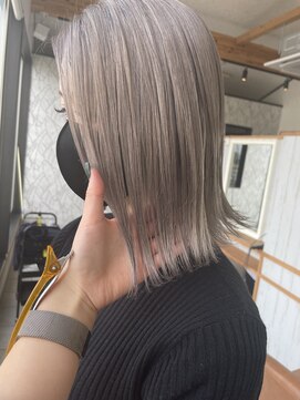 エモーション(emotion) ホワイトグレージュ