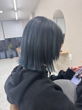 シカ 神戸三宮元町店(Cica) ブルー グレー ハイトーン 透明感 切りっぱなし うるふ 三宮