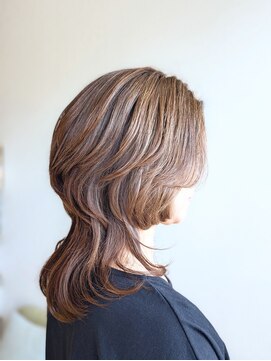 シア(XIA) くせ毛の似合わせに☆セミディウルフ