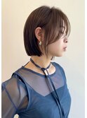ボブ 切りっぱなし 顔周りレイヤー グレージュカラー