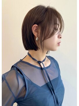 イヴォークトーキョーオーサカ(EVOKE TOKYO osaka) ボブ 切りっぱなし 顔周りレイヤー グレージュカラー