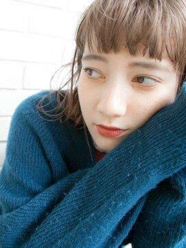 ルティア(Lutia) グレージュカラーで透明感UP