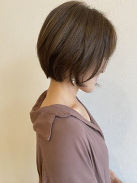 アーチ(ARCH) 前下がりショート×アッシュベージュ