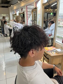 アイズ 東海大前(AIZU) 波巻きツイストスパイラルパーマ