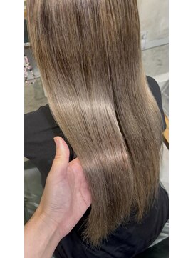 ルフレバイレミー 新宿店(Reflet by remmy) グレージュ