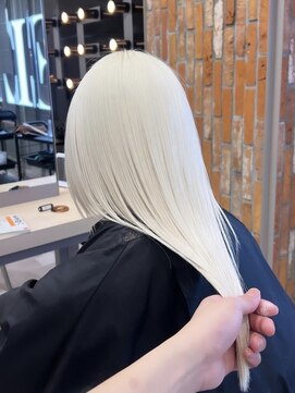 モニカ 原宿店(MONIQA) ホワイトカラー