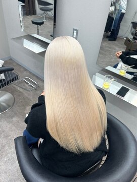 エミーバイモアムー(Emmie byMoremuu) ホワイトブロンド