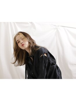 《独自のカラー×高技術》周りと差が付くワンランク上のスタイルに☆髪の状態に合わせた丁寧な施術◎