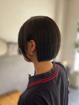 シー(SEA) タイトにきまる艶感ミニボブ♪