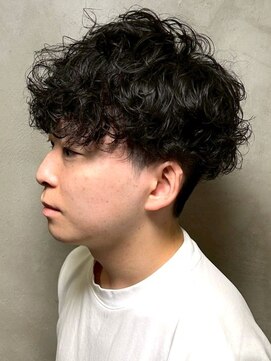 ディスイズバーバーサード(THIS IS BARBER 3rd) スパイラルパーマ ツーブロックマッシュ カジュアル 20代