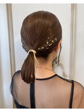 メルク ユニ(merc.uni) 0308 金箔をプラスしたタイトポニーヘアアレンジ◎