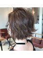 カルム ヘアー エコル(Calm hair ekolu) 軽めショートボブの外ハネにバイオレットのハイライト！