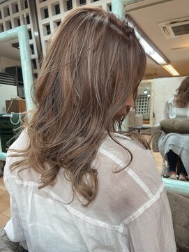 ヘアー デザイナーズ クルー ドルフィン(HAIR DESIGNERS CREW dolphin) veil beige