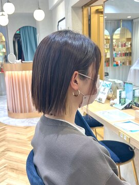 ロンドプランタン 恵比寿(Lond Printemps) 大人かわいい切りっぱなし耳かけ前下がりボブ