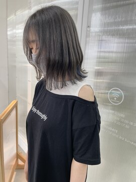 オー(OOO) グレージュ×インナーブルー