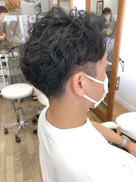 ヘッズ 本八幡店(HEADS) MEN'S HAIR  センターパート　ツイストスパイラル　コンマヘア
