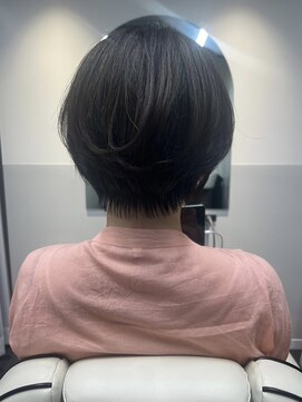 アルトル 池袋(altru) 襟足に束感があるショートボブ耳かけ