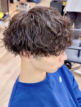 ウェイビーエフティフィフス 横浜西口(WAVEY ft.fifth) 波巻きパーマスパイラルパーマメンズマッシュセンターパート横浜