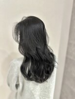 アンダーバーホワイト(_WHITE)&nbsp;大人かわいいレイヤーカット透明感のある艶カラーアッシュグレイ