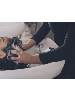 カイロの資格を持つ骨格の専門家が、お客様に合わせて丁寧に施術する極上ヘッドスパ♪