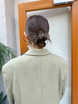 スタン 渋谷(Stam) ベージュカラータッセルボブ切りっぱなしボブ長めボブレイヤー