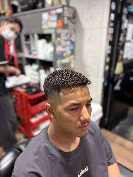 グロウヘアワークス(grow hair works) スキンフェード×アイロンパーマ