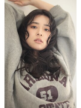 ファム(FAM) ロングレイヤー　暗髪　代官山　中目黒　恵比寿